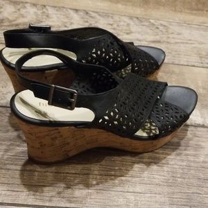 Black wedge sandala